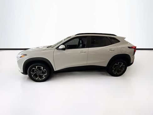 Used 2024 Chevrolet Trax LT FWD image 9
