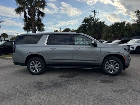 New 2025 Chevrolet Suburban Premier RWD image 9