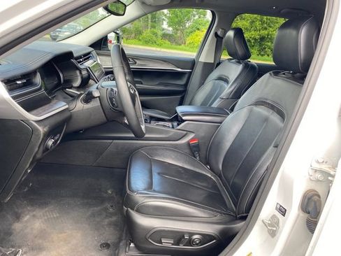 Used 2023 Jeep Grand Cherokee Limited AWD/4WD image 17