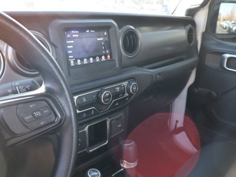 Used 2023 Jeep Gladiator Sport image 23