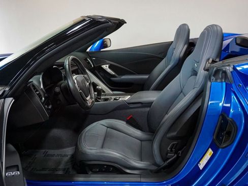 Used 2015 Chevrolet Corvette Z06 w/ 3LZ Preferred Equipment Group RWD image 10