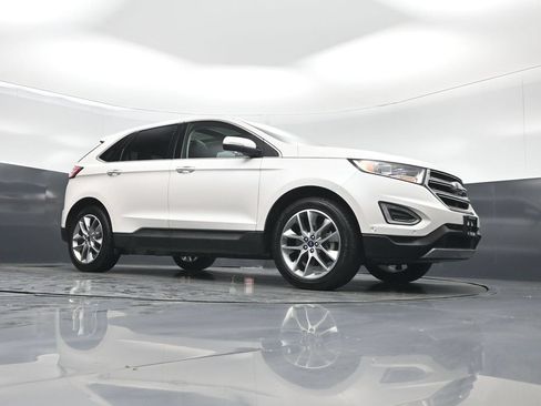 Used 2018 Ford Edge Titanium w/ Equipment Group 302A AWD/4WD image 3