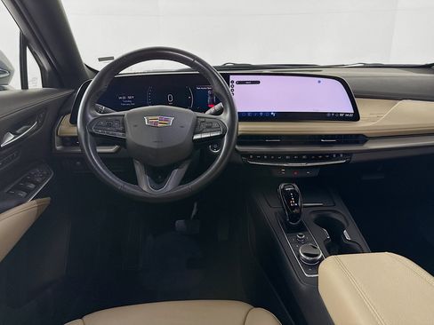 Used 2025 Cadillac XT4 Premium Luxury image 26