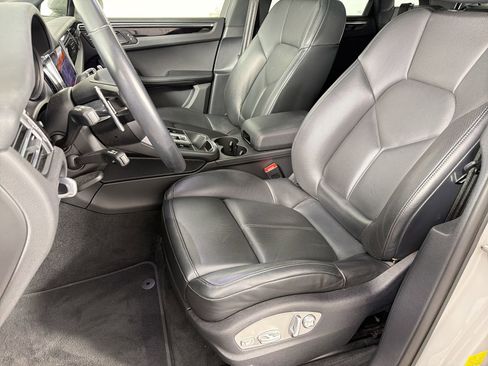 Certified 2024 Porsche Macan AWD/4WD image 5