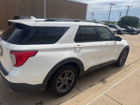 Used 2021 Ford Explorer XLT w/ Equipment Group 202A RWD image 4