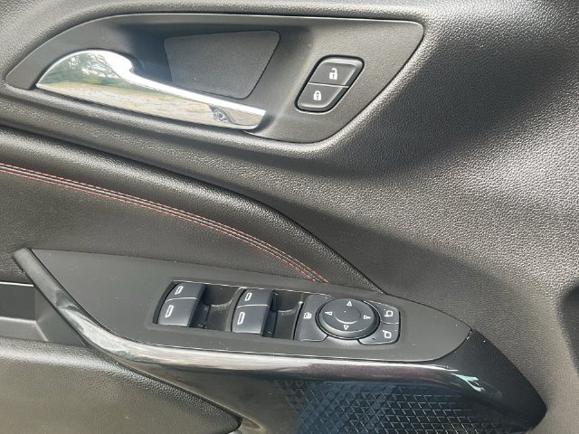 Certified 2025 Chevrolet Trax RS w/ Sunroof Package FWD image 24
