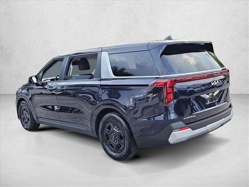 Used 2025 Kia Carnival LX FWD image 7