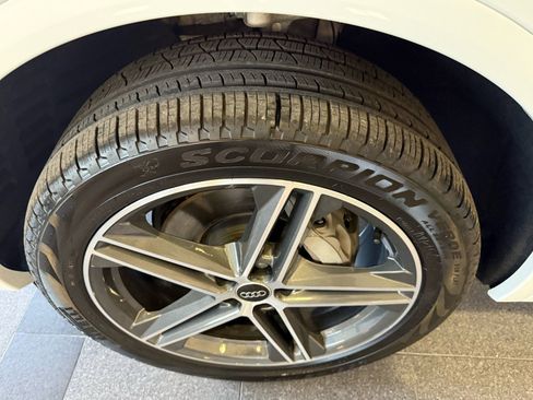 Used 2024 Audi Q5 e Premium Plus w/ Premium Plus Package image 54