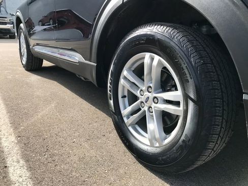 Used 2023 Ford Explorer XLT image 12