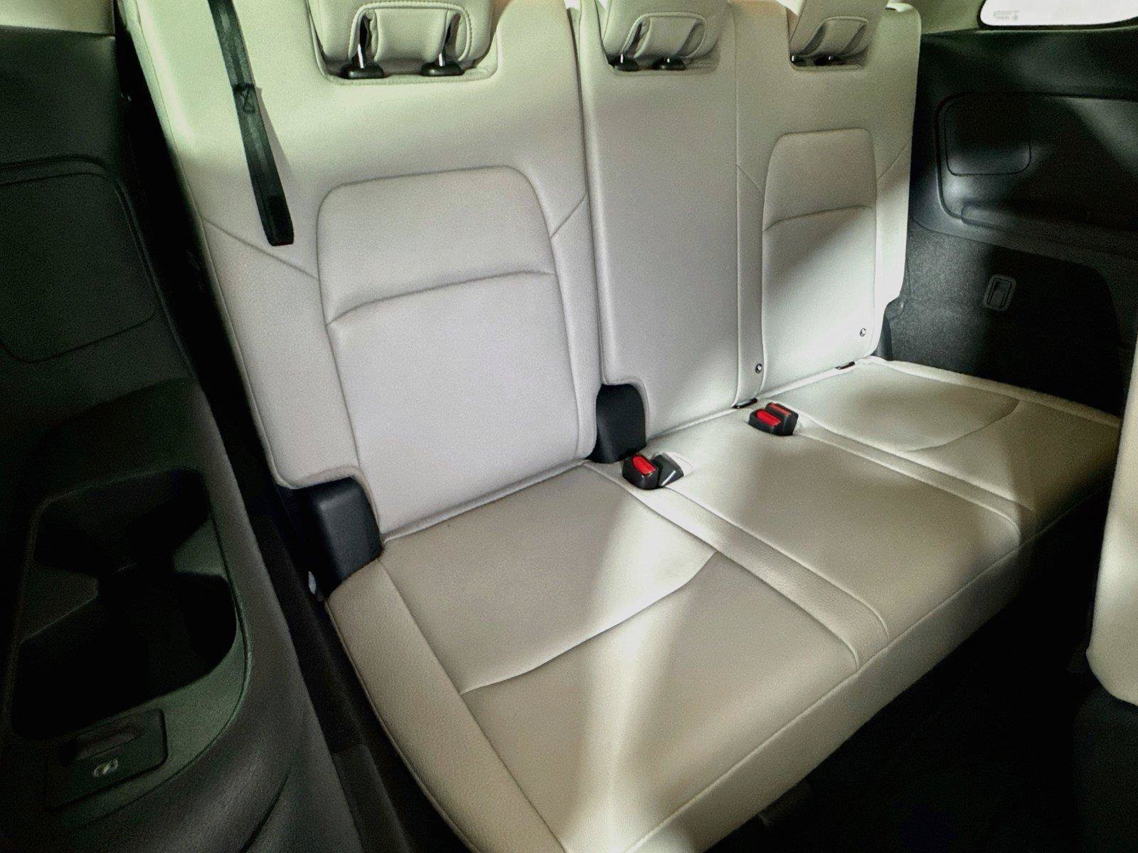 Used 2025 Nissan Pathfinder SL FWD image 25