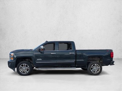 Used 2018 Chevrolet Silverado 2500 High Country w/ Duramax Plus Package image 8