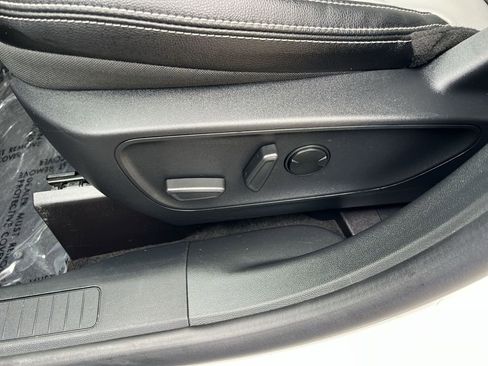 Used 2025 Ford Escape SE w/ PHEV Premium Package FWD image 14