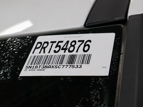 Certified 2025 Nissan Rogue SV image 33