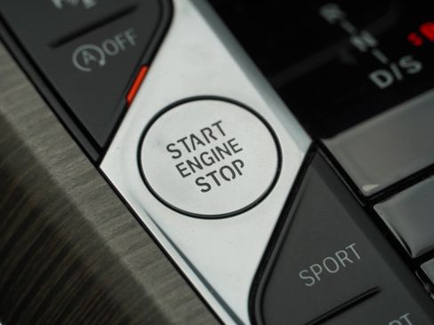Certified 2025 BMW 330i Sedan RWD image 18
