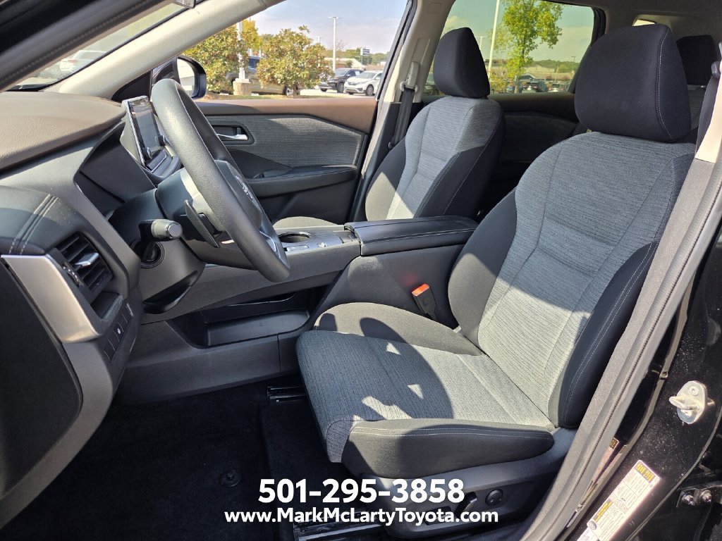 Used 2023 Nissan Rogue SV FWD image 9