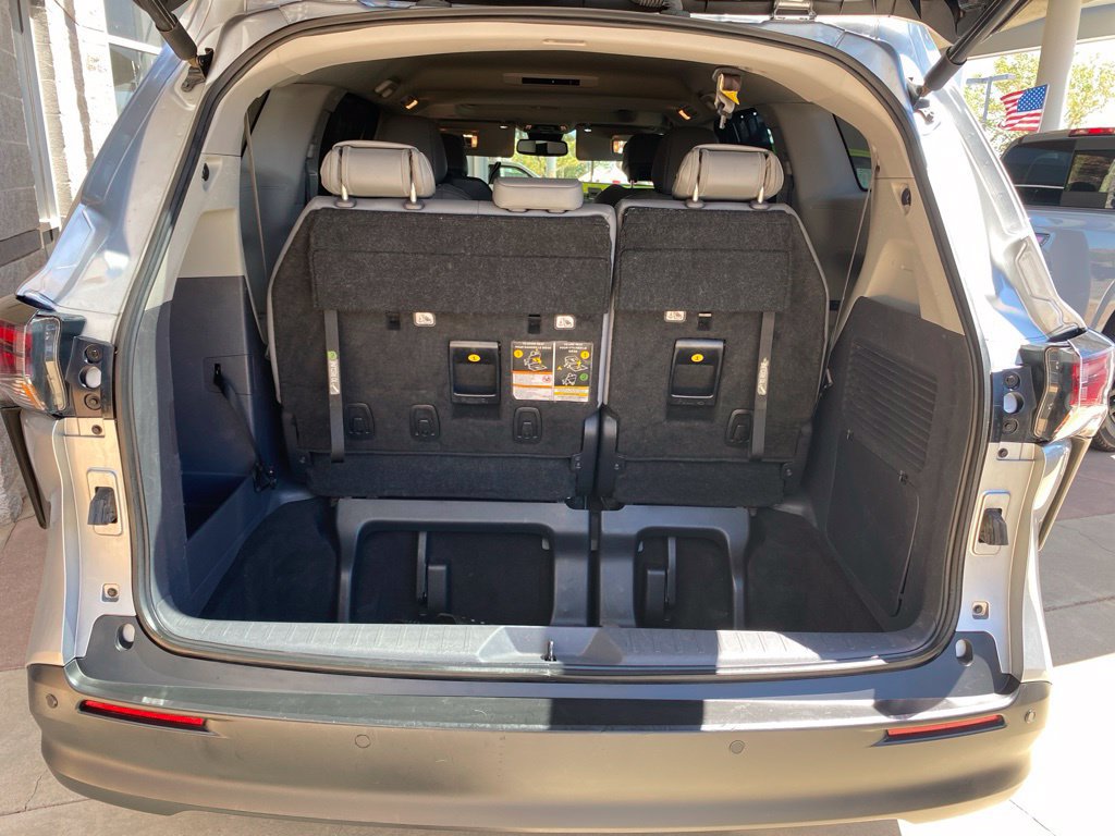 Used 2023 Toyota Sienna XLE FWD image 33