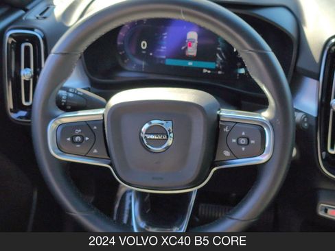 Used 2024 Volvo XC40 B5 Core image 12
