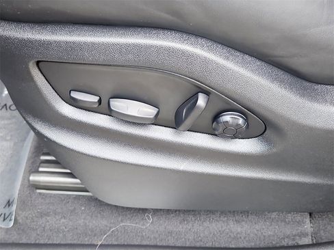 Used 2025 Porsche Cayenne image 29