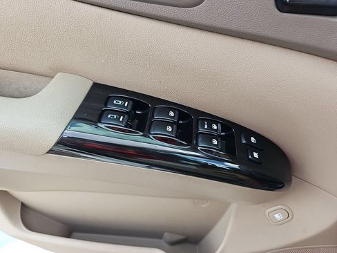 Used 2012 Kia Sedona EX FWD image 25