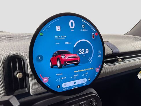 Used 2025 MINI Cooper 2-Door Hardtop image 10