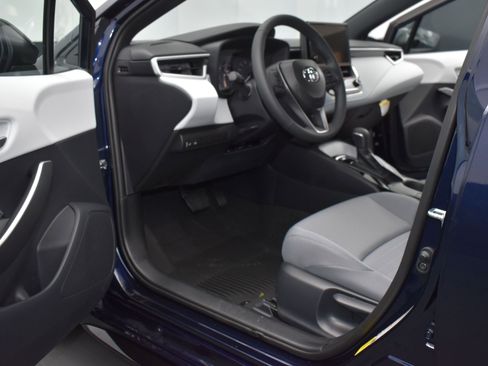 Used 2025 Toyota Corolla SE image 12