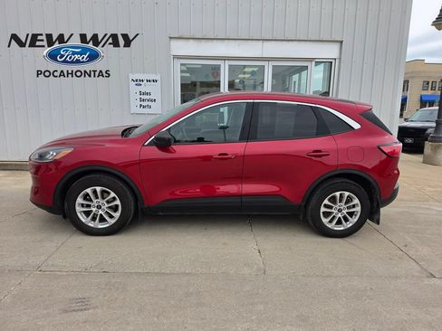 Used 2022 Ford Escape SE w/ Cold Weather Package AWD/4WD image 1