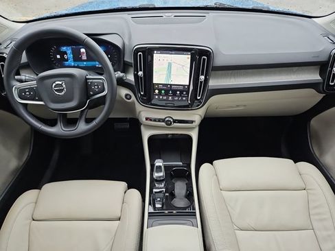Used 2023 Volvo XC40 B4 Plus w/ Driver Assist Package FWD image 10