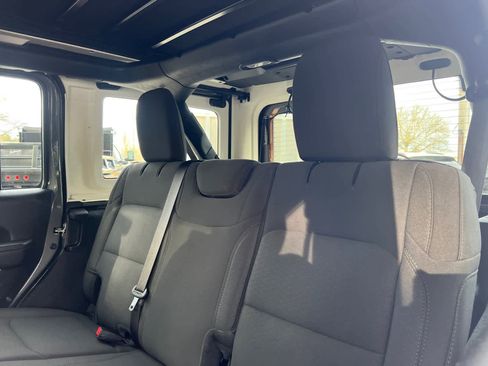 Used 2022 Jeep Wrangler Unlimited Willys image 30