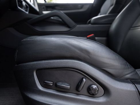 Certified 2024 Porsche Cayenne Coupe AWD/4WD image 23