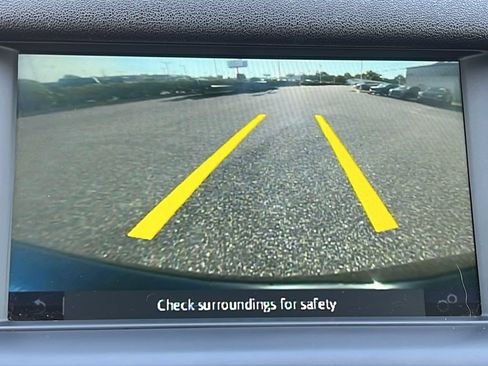 Used 2019 Land Rover Discovery Sport SE AWD/4WD image 17