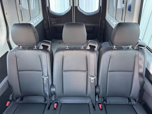 Used 2023 Mercedes-Benz Sprinter 2500 image 39