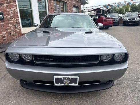 Used 2013 Dodge Challenger SXT RWD image 2