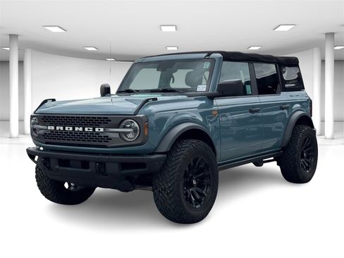 Used 2022 Ford Bronco Badlands image 2