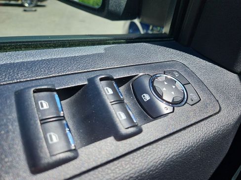 Used 2017 Ford F150 XLT w/ Equipment Group 302A Luxury AWD/4WD image 22