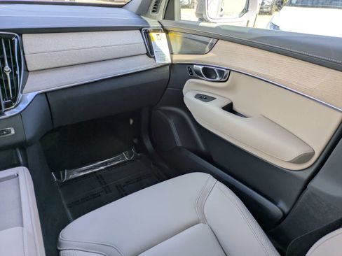New 2026 Volvo XC90 T8 Plus image 18
