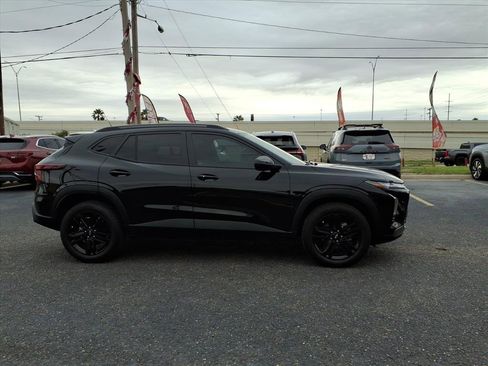 Used 2024 Chevrolet Trax ACTIV w/ Sunroof Package image 6