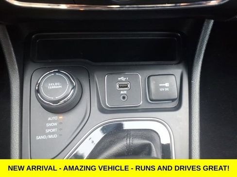 Used 2019 Jeep Cherokee Altitude image 21