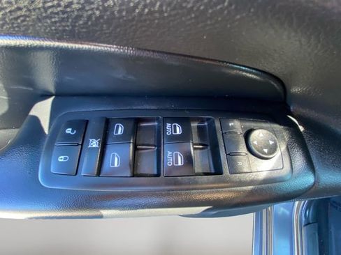 Used 2018 Jeep Grand Cherokee Altitude image 17