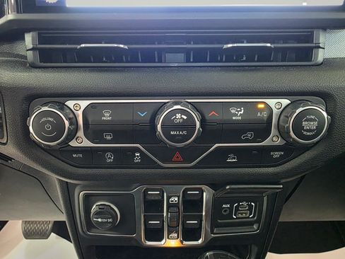 Used 2024 Jeep Wrangler Unlimited Sport AWD/4WD image 20