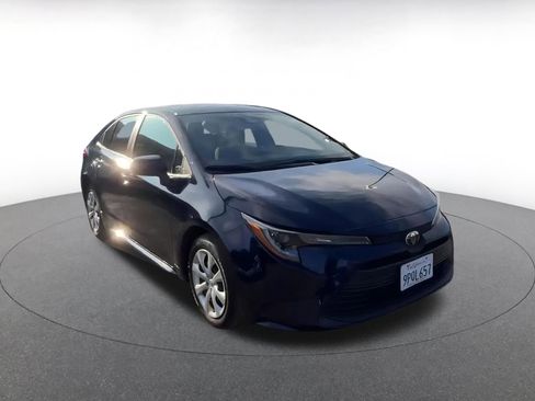 Used 2025 Toyota Corolla LE image 3