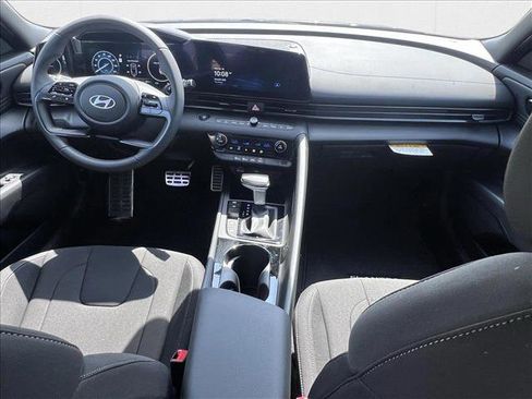 New 2025 Hyundai Elantra SEL image 11