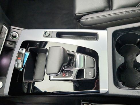 Used 2025 Audi Q5 2.0T Premium image 32