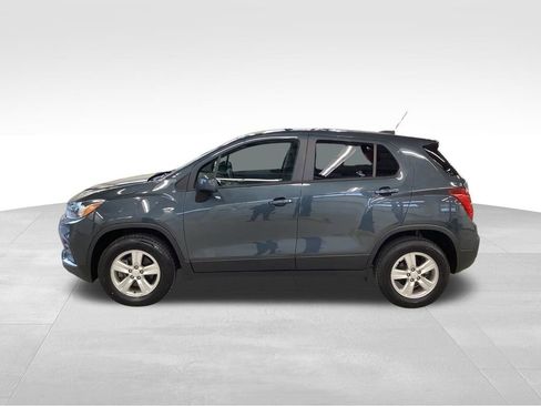 Used 2022 Chevrolet Trax LS w/ Tint and Cruise Package AWD/4WD image 9
