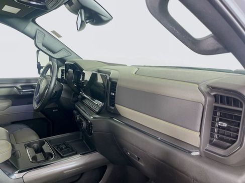 Used 2025 Chevrolet Silverado 2500 ZR2 image 32