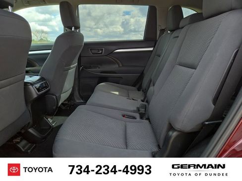 Used 2019 Toyota Highlander LE FWD image 19