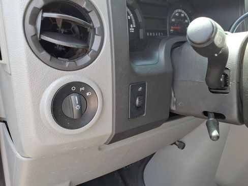 Used 2017 Ford E-450 and Econoline 450 Super Duty RWD image 15