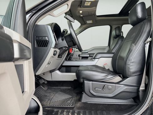 Used 2018 Ford F150 XLT w/ Equipment Group 302A Luxury AWD/4WD image 12