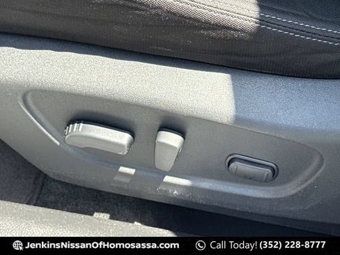 Used 2019 Nissan Rogue SV FWD image 30
