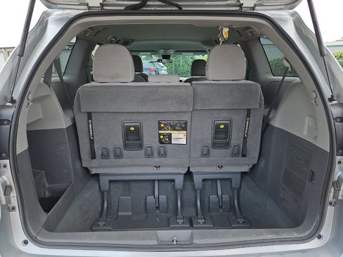 Used 2020 Toyota Sienna L FWD image 15