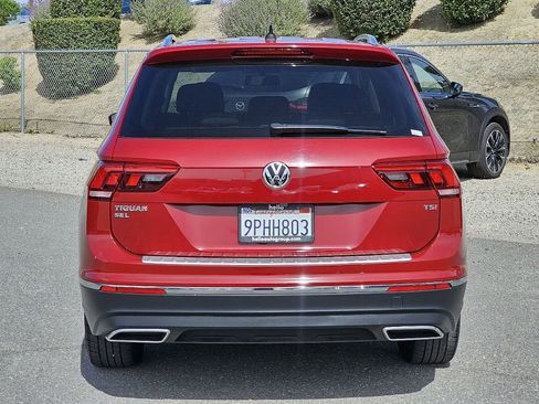 Used 2018 Volkswagen Tiguan SEL FWD image 17